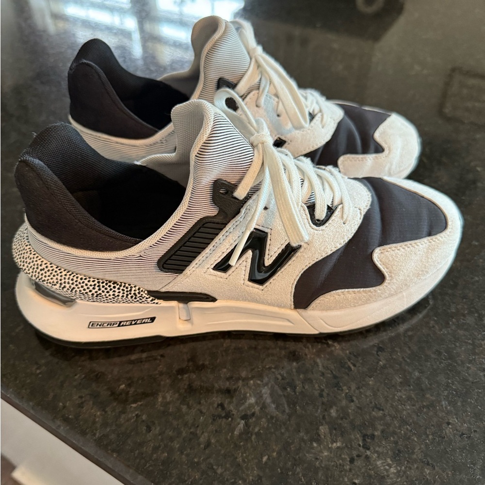 New Balance Womens Black and White Sneakers 9.5